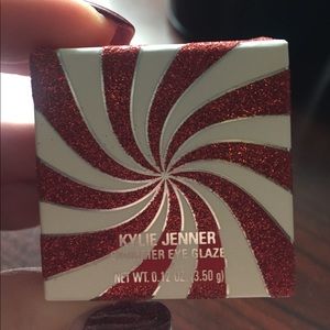 Kylie Cosmetics Holiday 2019 Eye glaze!